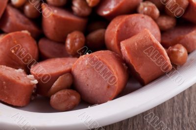 Wurstels and beans