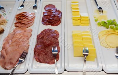 sliced â€‹â€‹cheese and sausage 