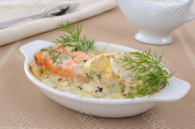 Salmon with cream and lemon sauce