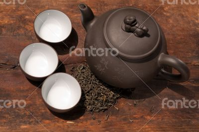 chinese green tea pot and cups