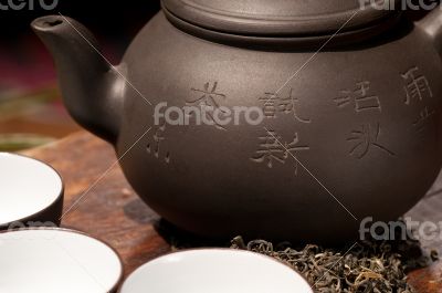chinese green tea pot and cups