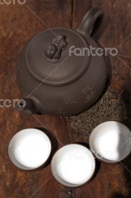 chinese green tea pot and cups