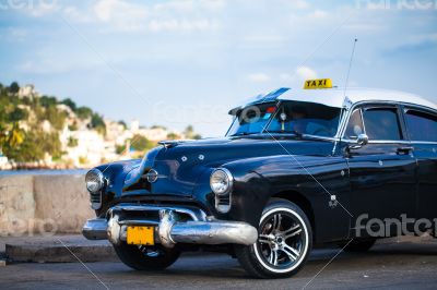 Caribbean Cuba Oldtimer on the promenade in Havana