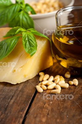 Italian basil pesto ingredients