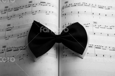Black bow and note
