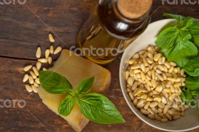 Italian basil pesto ingredients