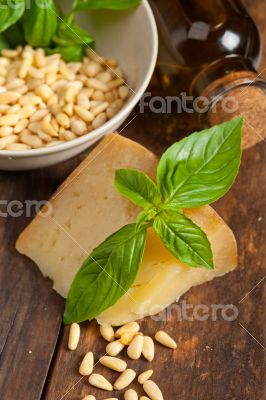 Italian basil pesto ingredients