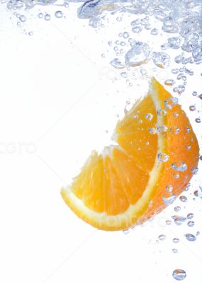 lemon slice in water