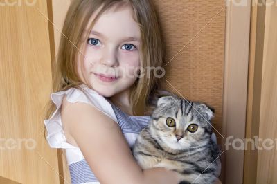 Girl with grey kitty