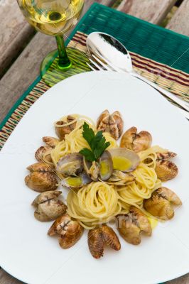 Spaghetti with razorshell and olive oil