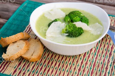 Broccoli cream soup wsith cheese