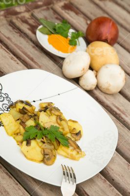 Baked potatoes with mushrooms and curcuma