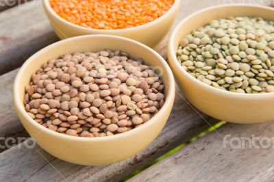 Dried lentils in the clay dishes