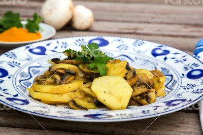 Baked potatoes with mushrooms and curcuma