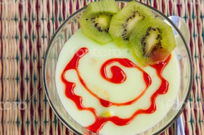 Kiwi pudding dessert