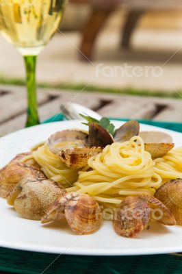 Spaghetti with razorshells and olive oil