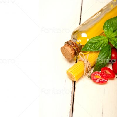 Italian spaghetti pasta tomato and basil
