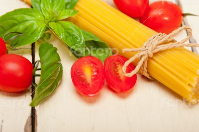Italian spaghetti pasta tomato and basil