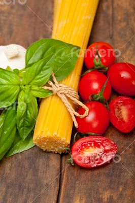 Italian spaghetti pasta tomato and basil