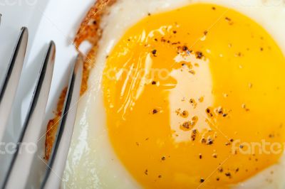 egg sunny side up