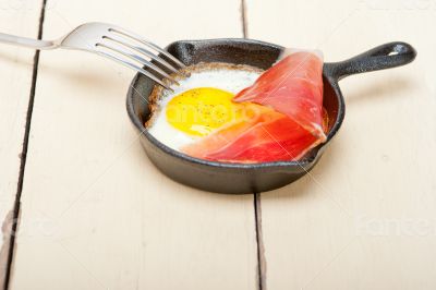 egg sunny side up with italian speck ham