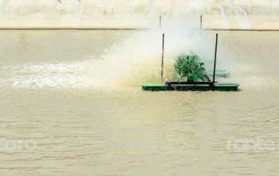 Oxygen pump for wastewater treatment