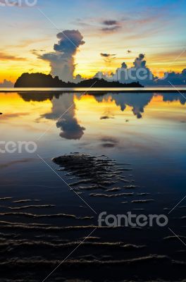 Sunrise at Hat Sai Ri beach in Chumphon