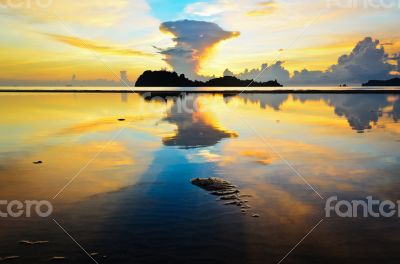 Sunrise at Hat Sai Ri beach in Chumphon