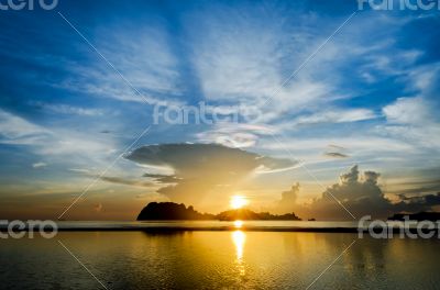 Sunrise at Hat Sai Ri beach in Chumphon