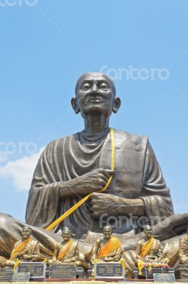 Large statue of Luang Pho To monks