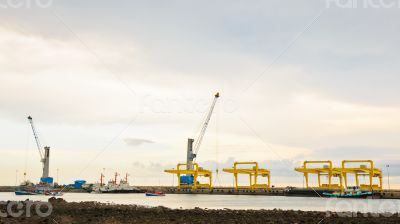 Harbor crane