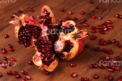 The single pomegranate on the wood