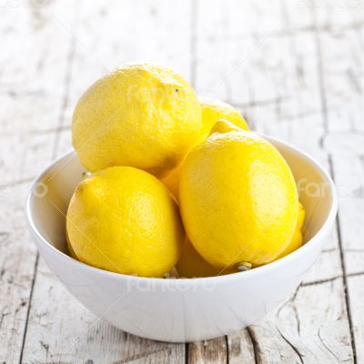 fresh lemons in a bowl 