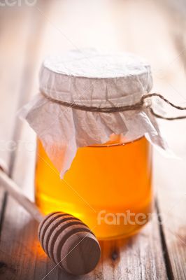 full honey pot and honey stick 