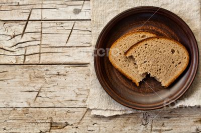 rye bread in a plate