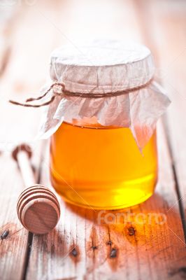 full honey pot and honey stick 