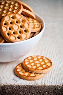 honey cookies in a bowl 