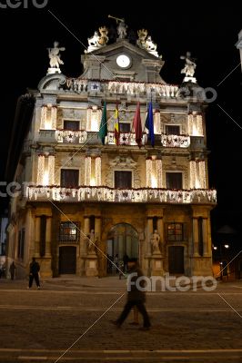Pamplona\'s city hall at night