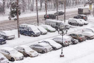  Pushkino, parking in the inhabited massif in blizzard