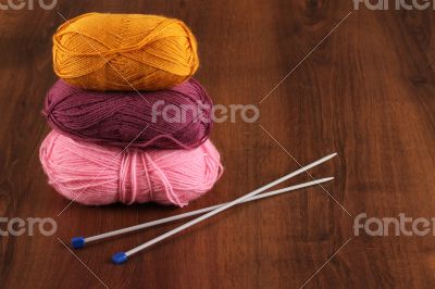 Woolen Colors on the Wood