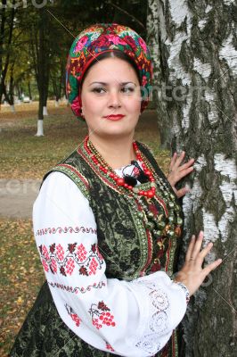 lady in Ukrainian costume