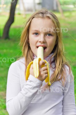 Girl are eating banana