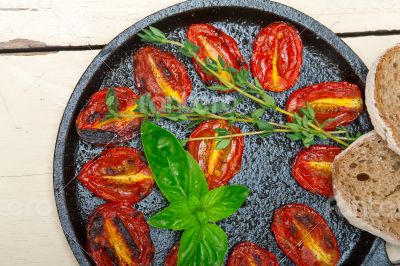 baked cherry tomatoes with basil and thyme