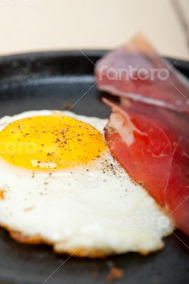 egg sunny side up with italian speck ham