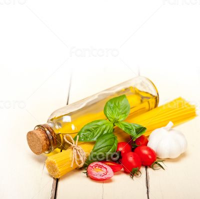 Italian spaghetti pasta tomato and basil