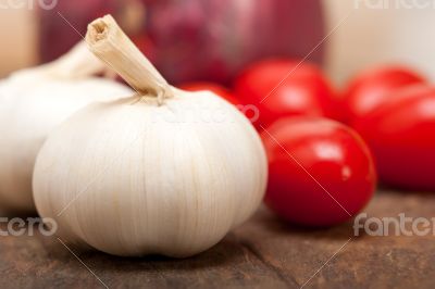 onion garlic and tomatoes