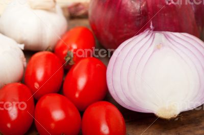 onion garlic and tomatoes