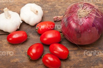 onion garlic and tomatoes