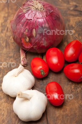 onion garlic and tomatoes