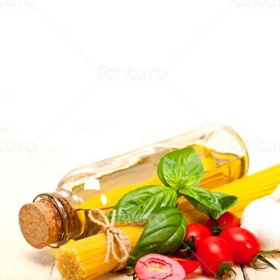 Italian spaghetti pasta tomato and basil